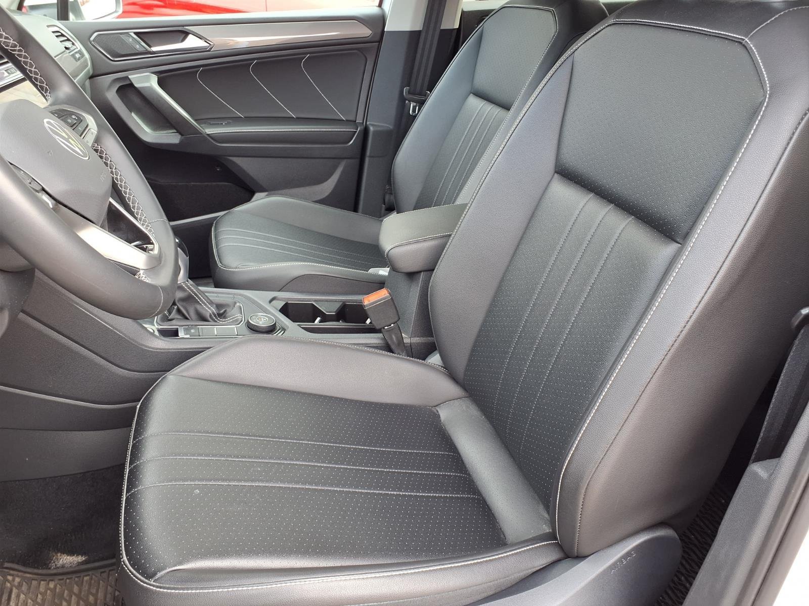 Used 2022 Volkswagen Tiguan SE AWD/4WD image 3