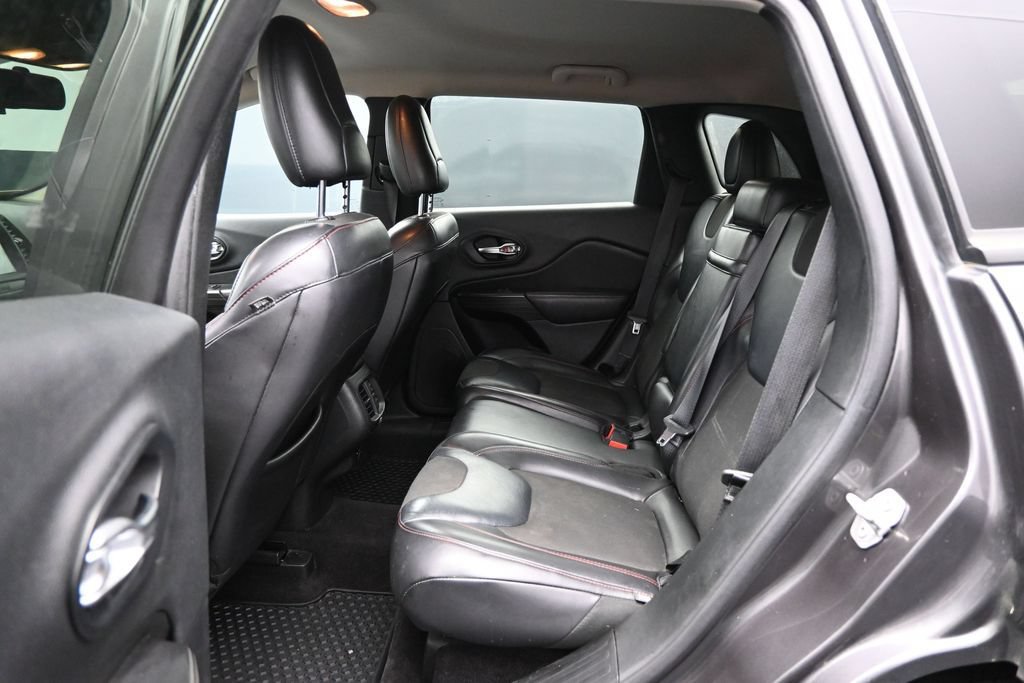 Used 2017 Jeep Cherokee Trailhawk AWD/4WD image 25