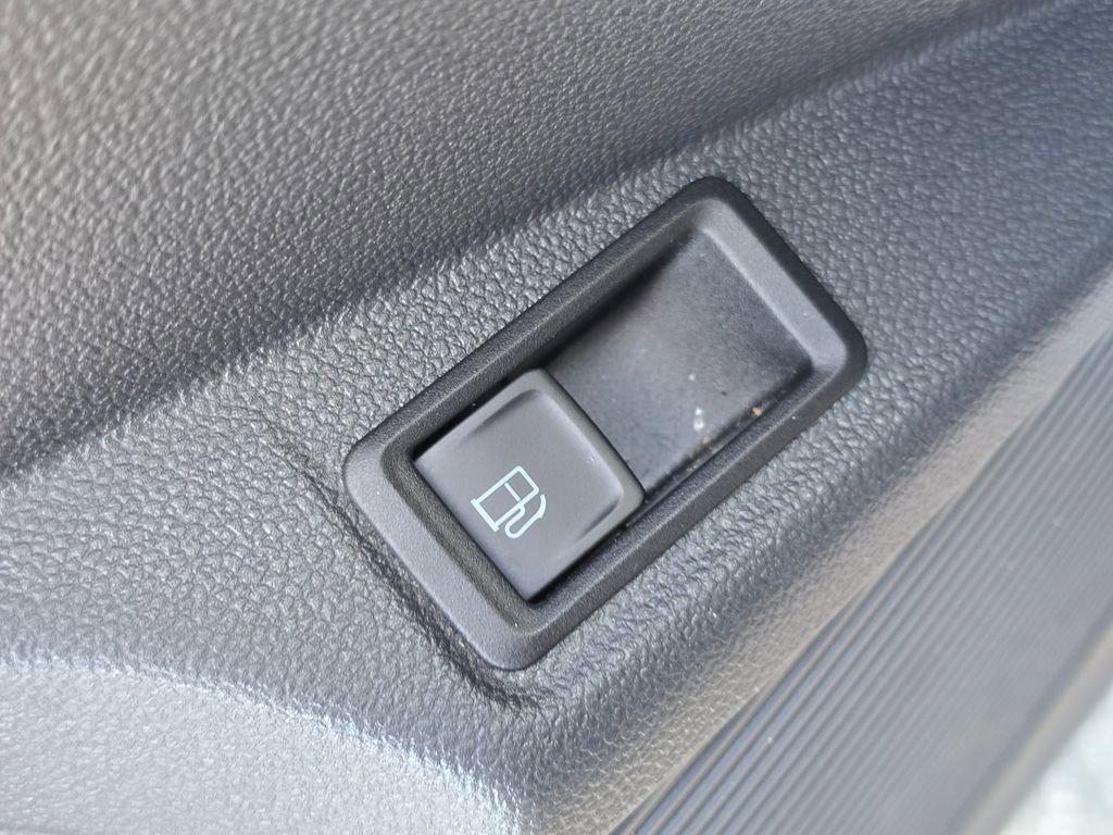 Used 2022 Volkswagen Taos SE image 18