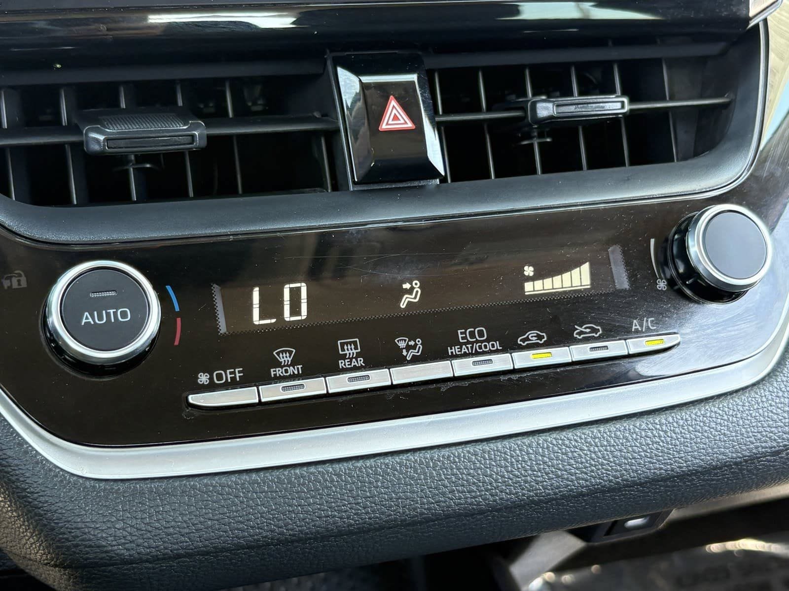 Used 2025 Toyota Corolla LE FWD image 27