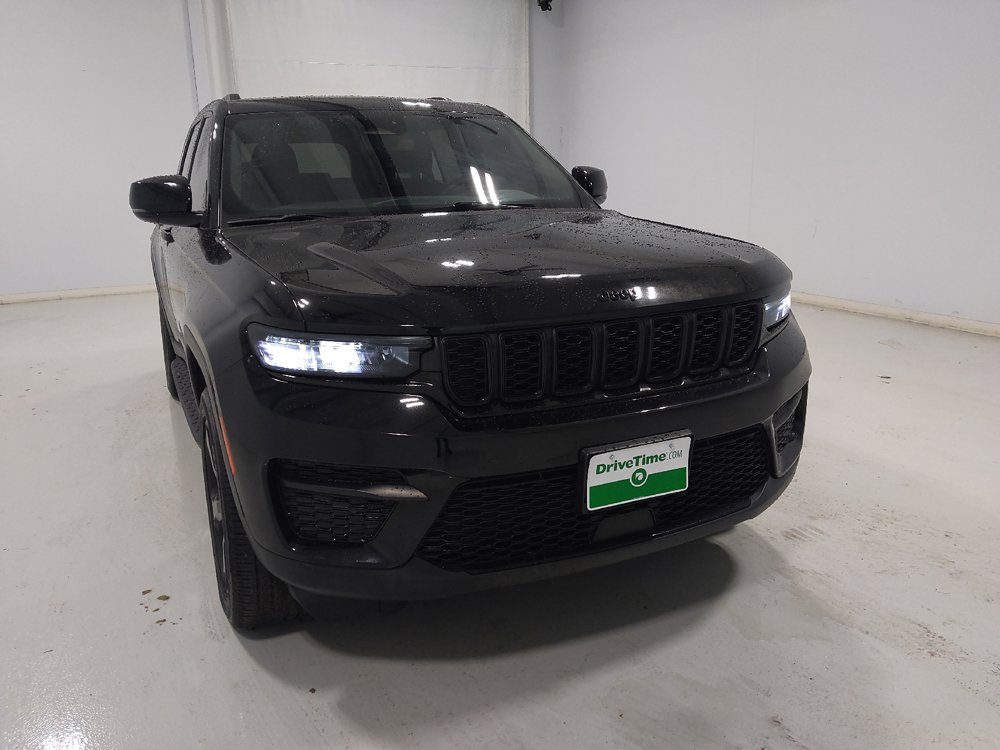 Used 2023 Jeep Grand Cherokee Altitude AWD/4WD image 14
