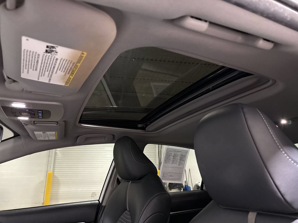 Used 2019 Toyota Camry SE w/ Convenience Package FWD image 19
