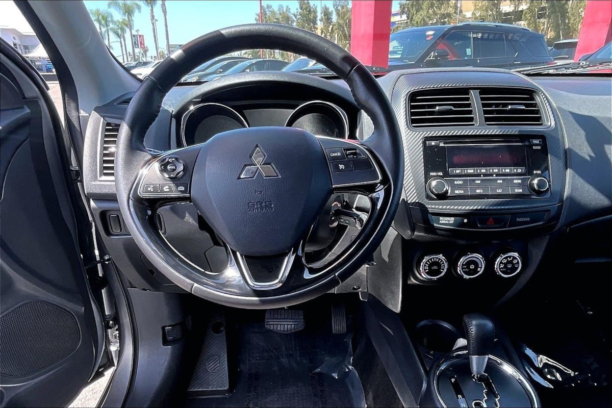 Used 2017 Mitsubishi Outlander Sport ES FWD image 5