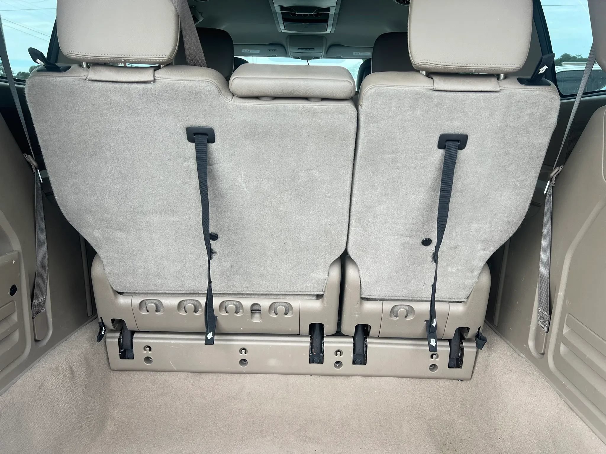 Used 2013 Chrysler Town & Country Touring FWD image 21