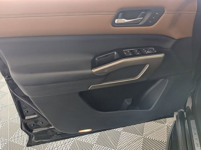 Used 2022 Nissan Pathfinder Platinum w/ Cargo Package image 10