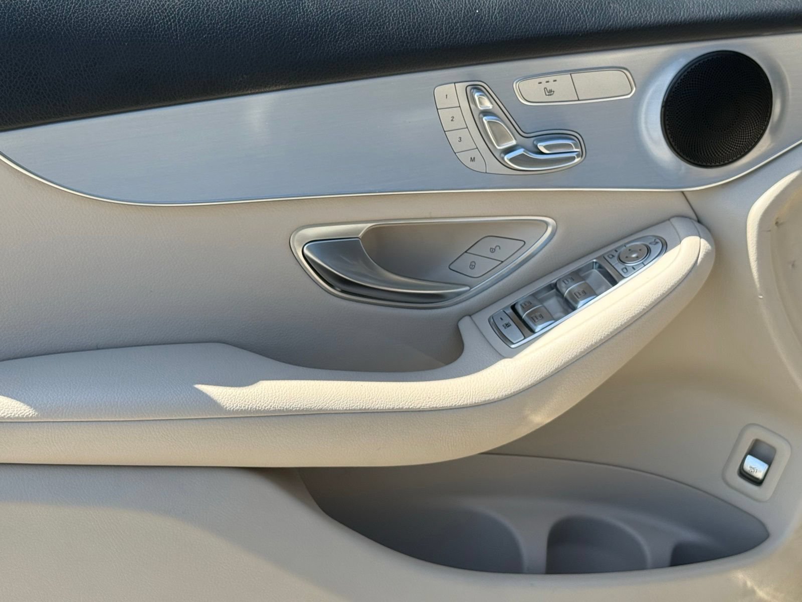 Used 2021 Mercedes-Benz GLC 300 image 23