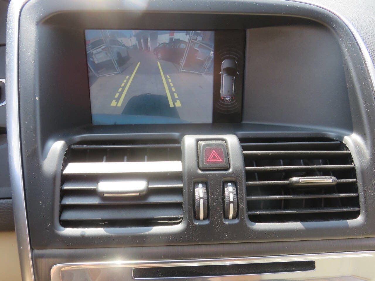 Used 2015 Volvo XC60 T6 Premier Plus image 17