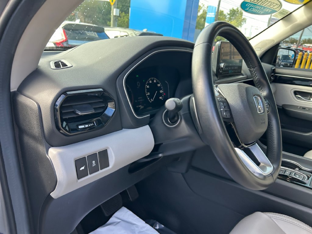Certified 2025 Honda Pilot Touring image 27