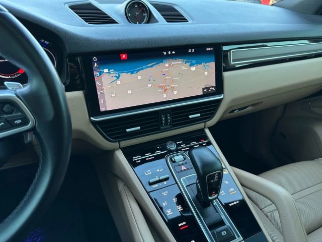 Used 2021 Porsche Cayenne image 34