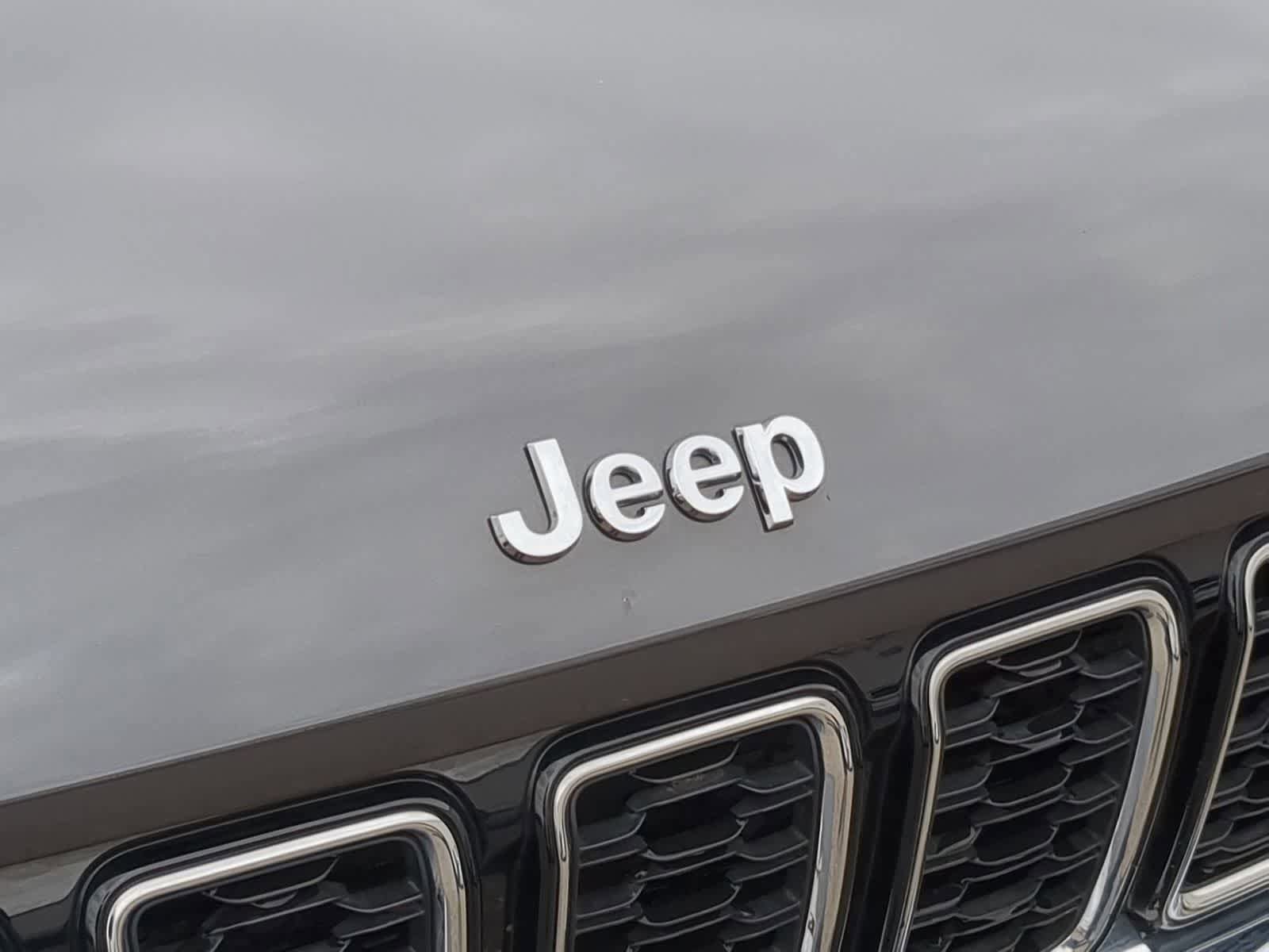Used 2023 Jeep Grand Cherokee Limited image 12