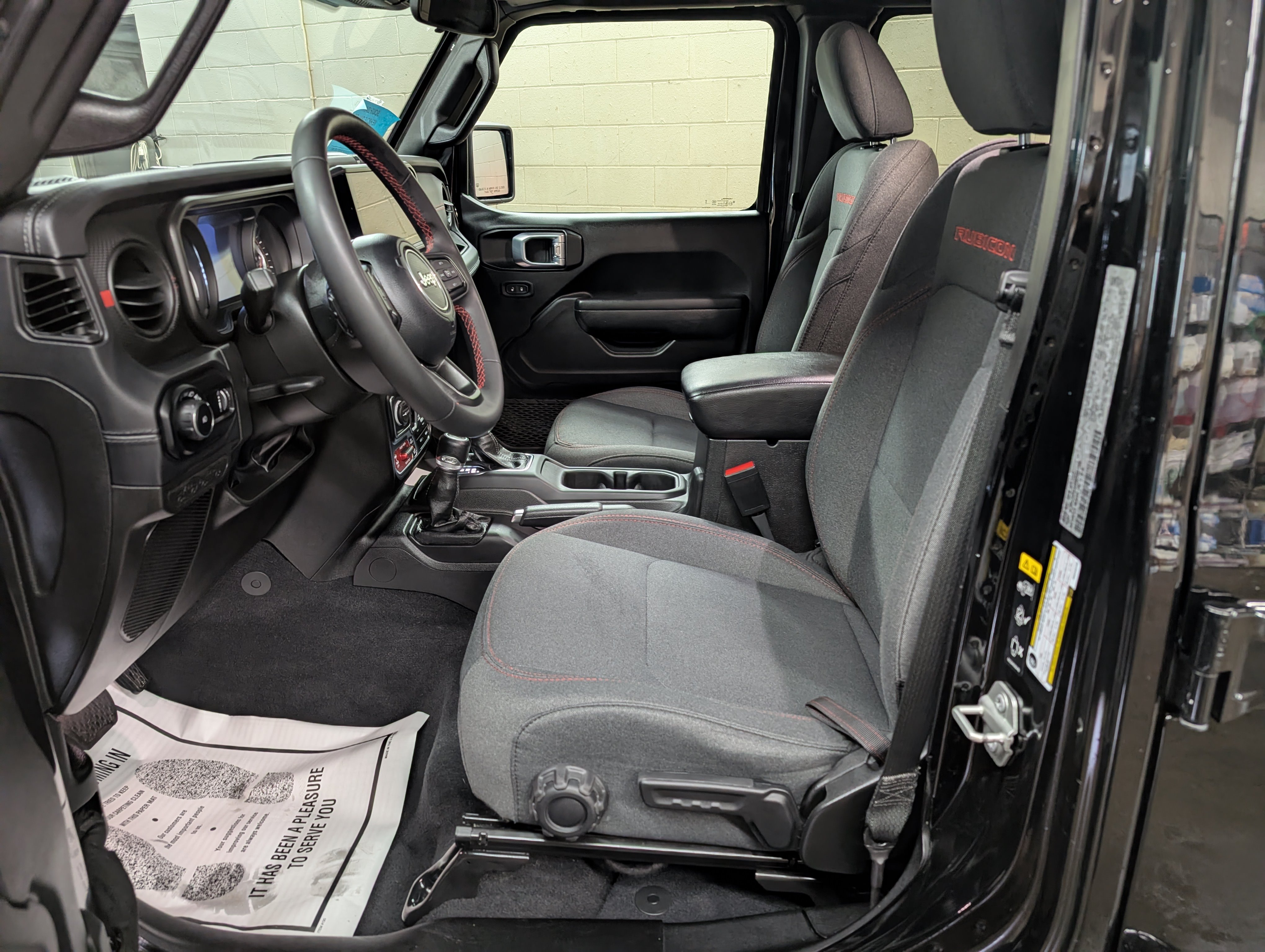 Used 2024 Jeep Wrangler Unlimited Rubicon AWD/4WD image 9