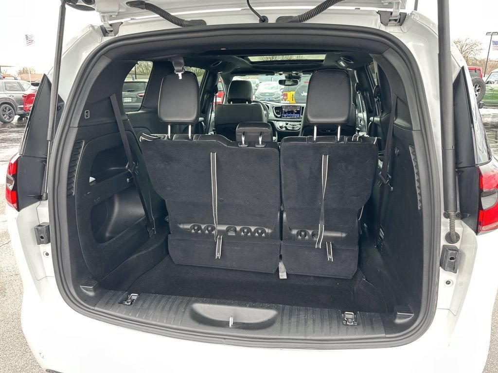 Used 2025 Chrysler Pacifica Limited FWD image 21