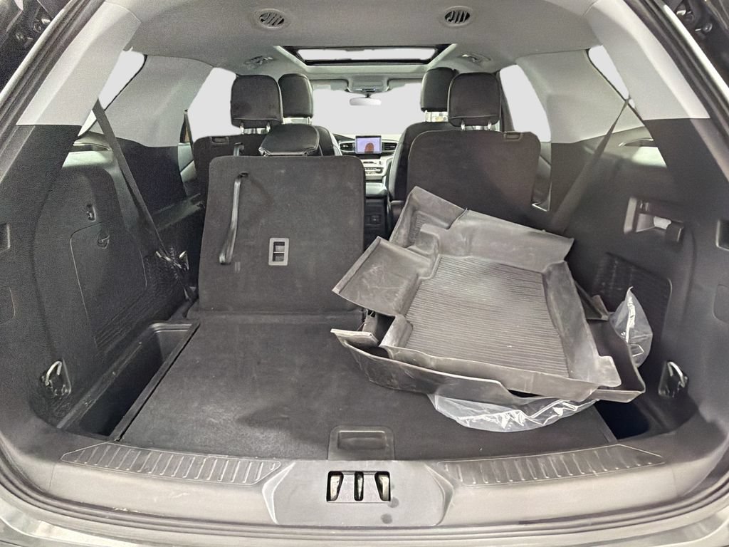 Used 2023 Ford Explorer XLT w/ Equipment Group 202A AWD/4WD image 27