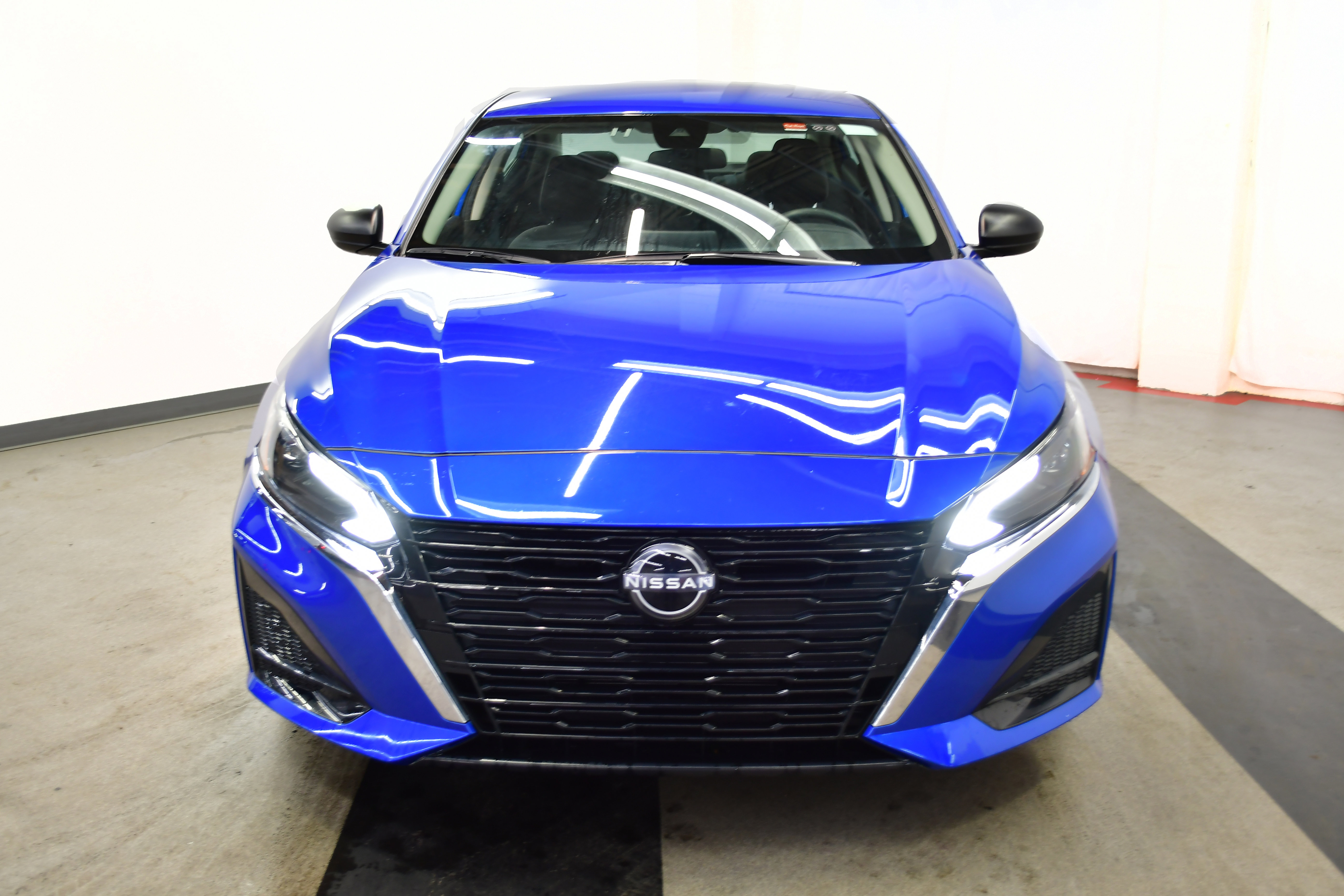 Used 2025 Nissan Altima 2.5 SV image 3