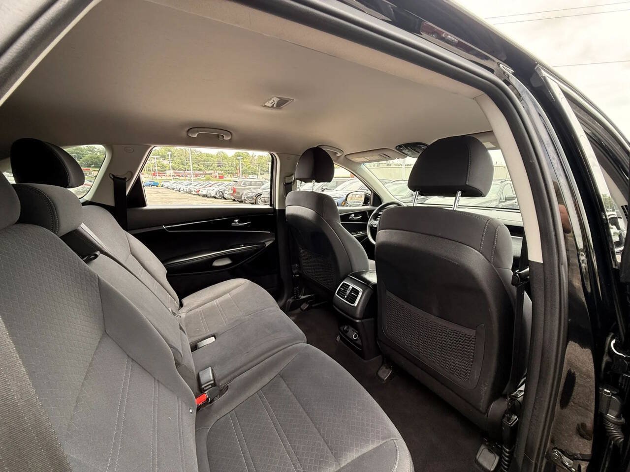 Used 2018 Kia Sorento FWD image 11