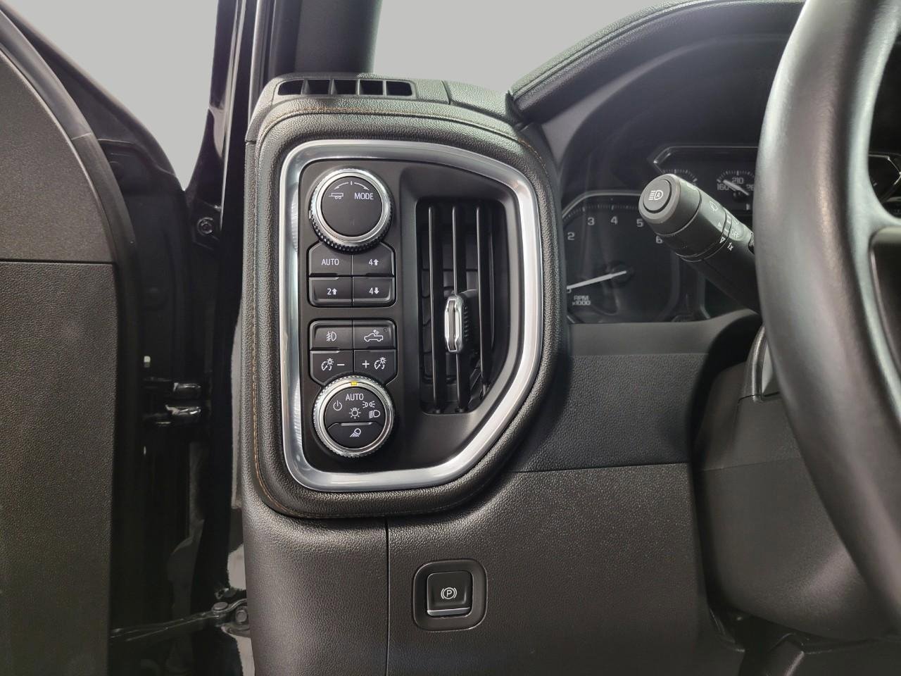 Used 2022 GMC Sierra 1500 AT4 w/ Driver Alert Package II image 11