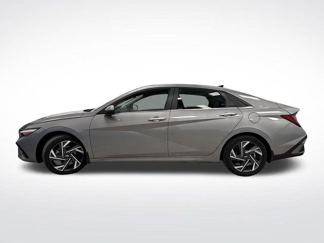 Used 2024 Hyundai Elantra Limited image 14