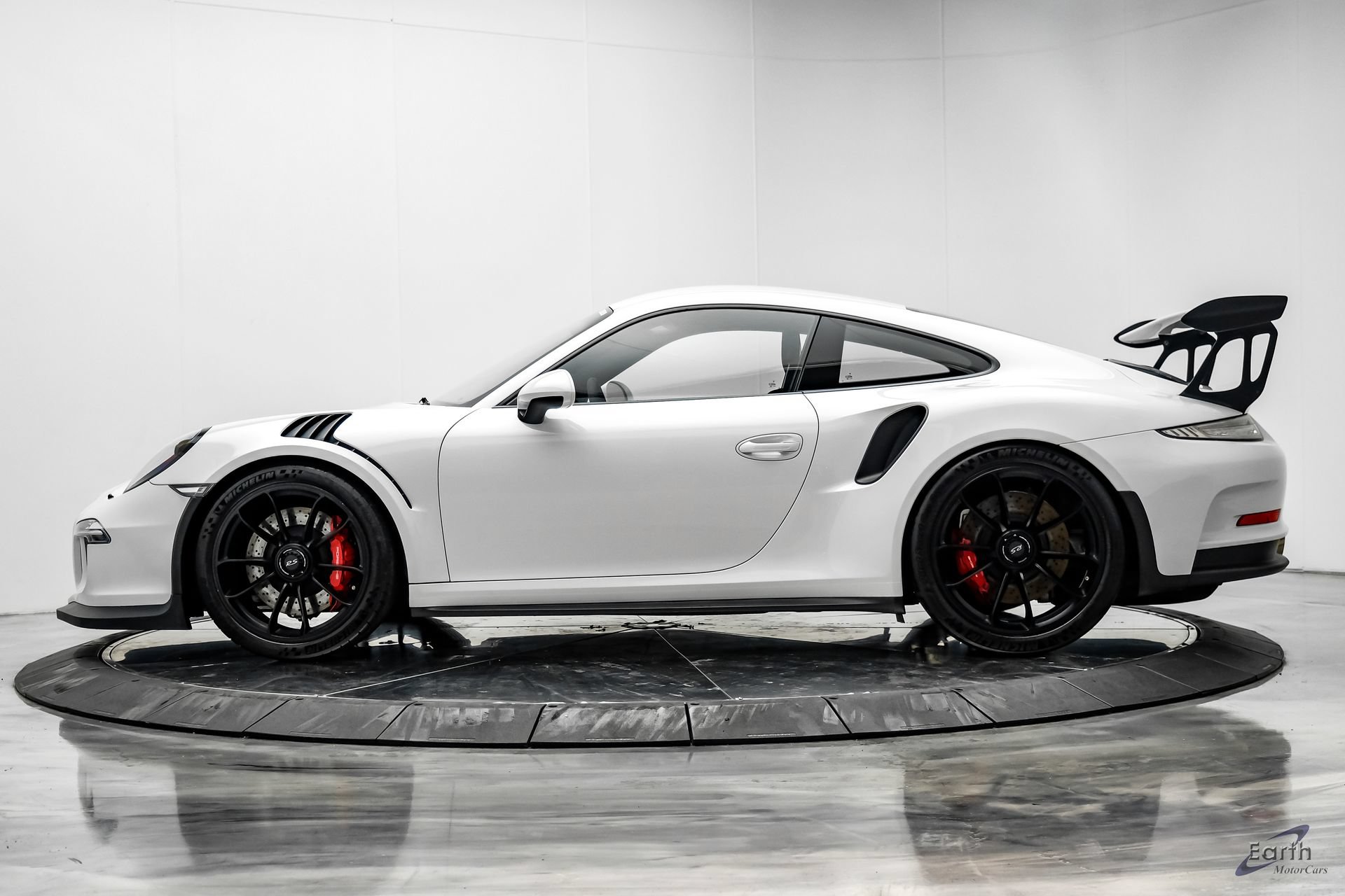 Used 2016 Porsche 911 GT3 RS RWD image 8