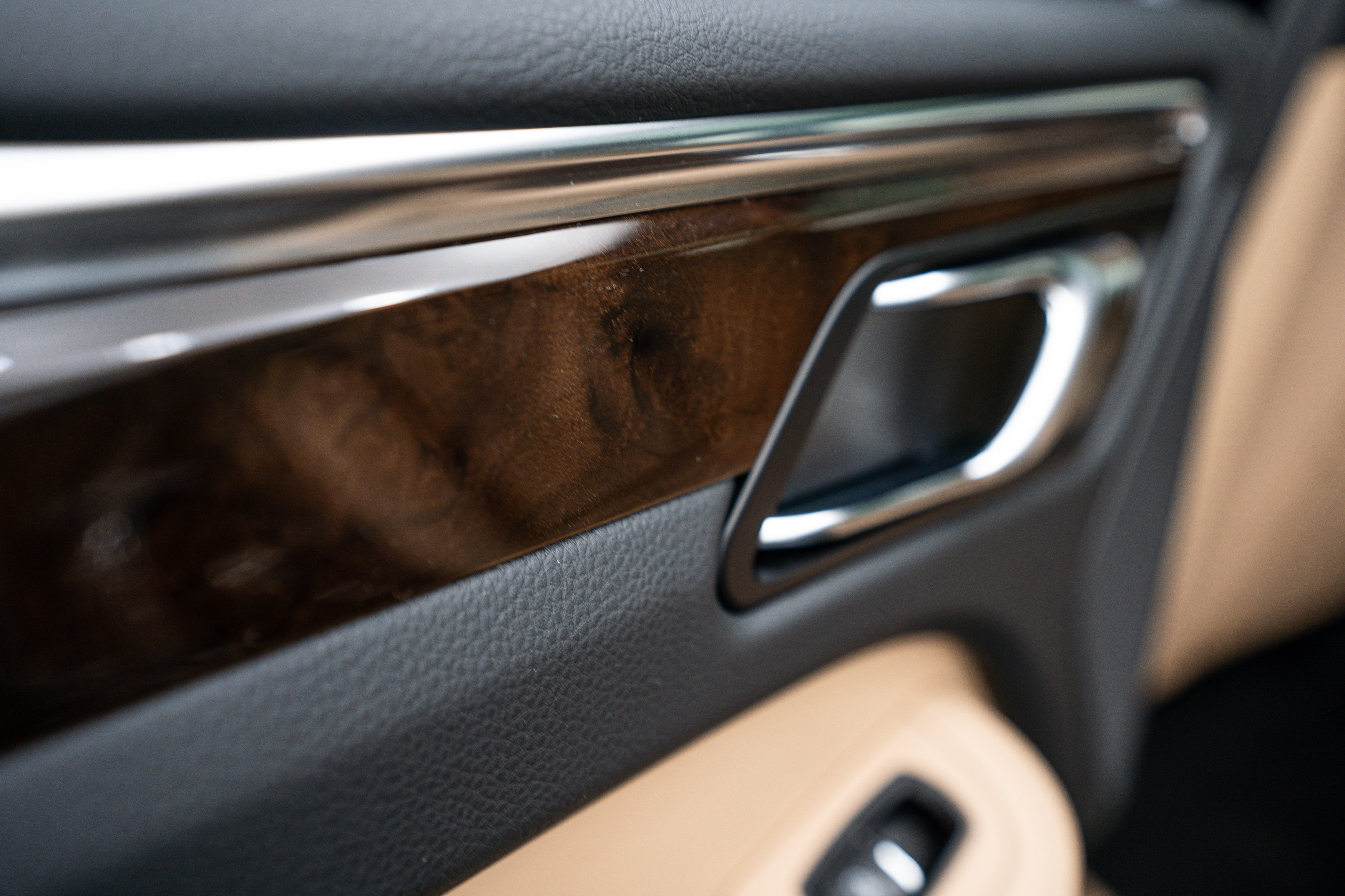 Certified 2025 Porsche Macan image 24