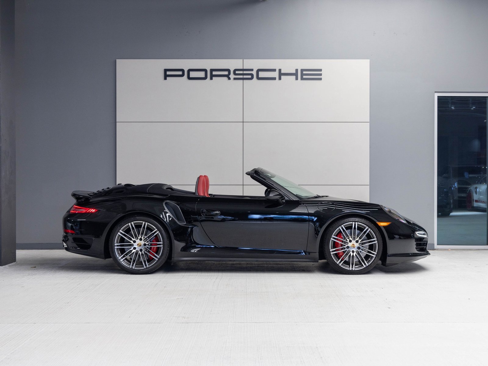 Used 2015 Porsche 911 Turbo image 10