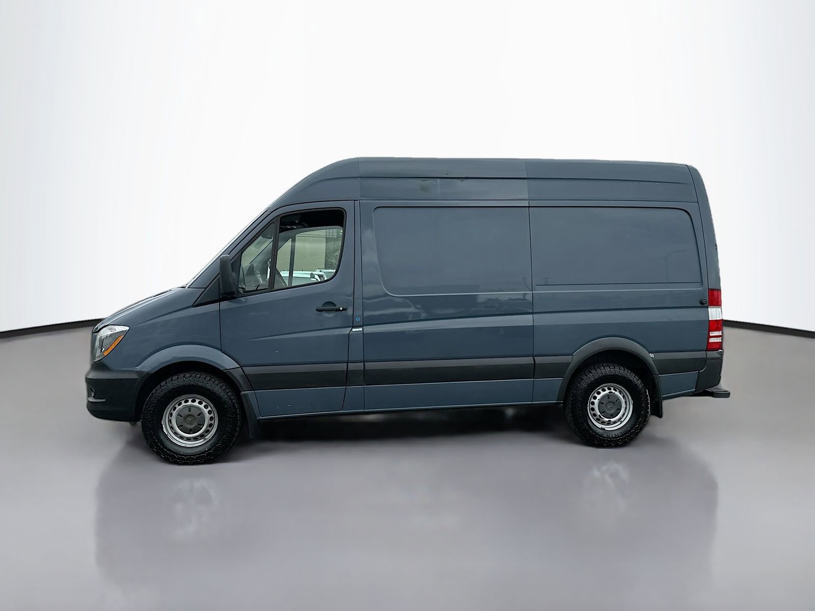 Used 2018 Mercedes-Benz Sprinter 2500 image 4