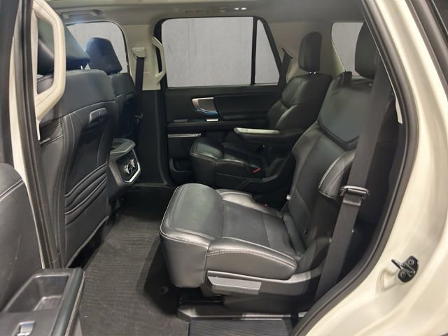 Used 2025 Ford Expedition Platinum AWD/4WD image 22