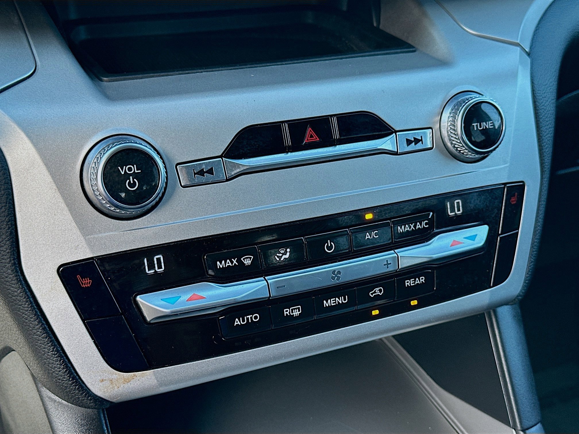 Used 2021 Ford Explorer XLT image 14