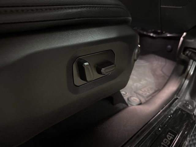 Used 2025 Jeep Gladiator Sport image 35