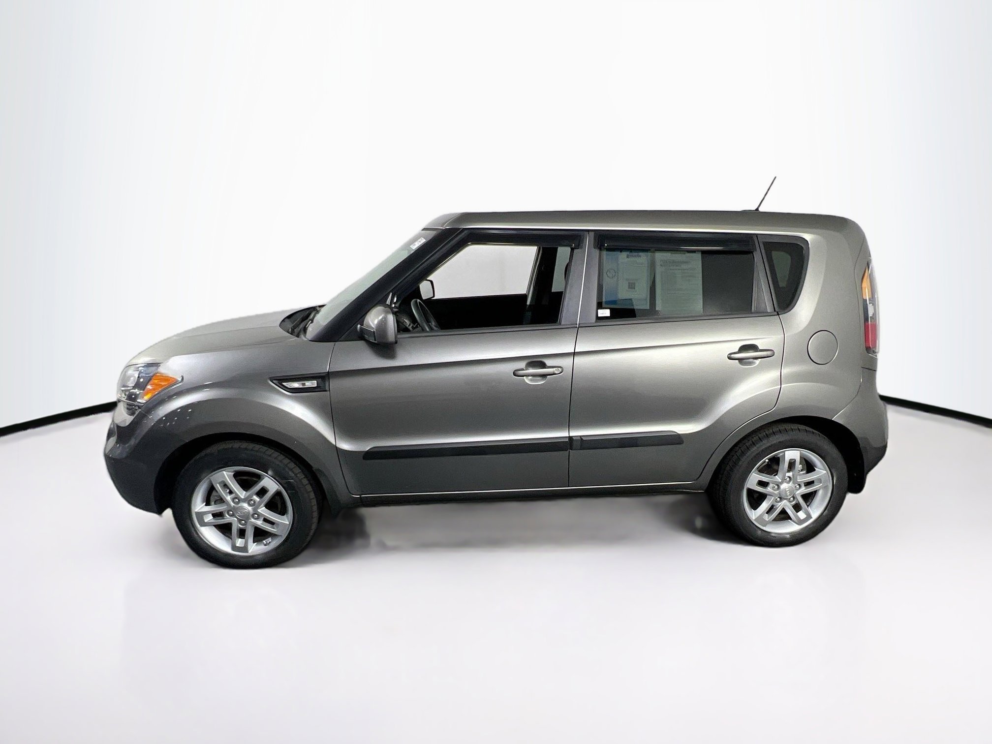 Used 2011 Kia Soul ! FWD image 8
