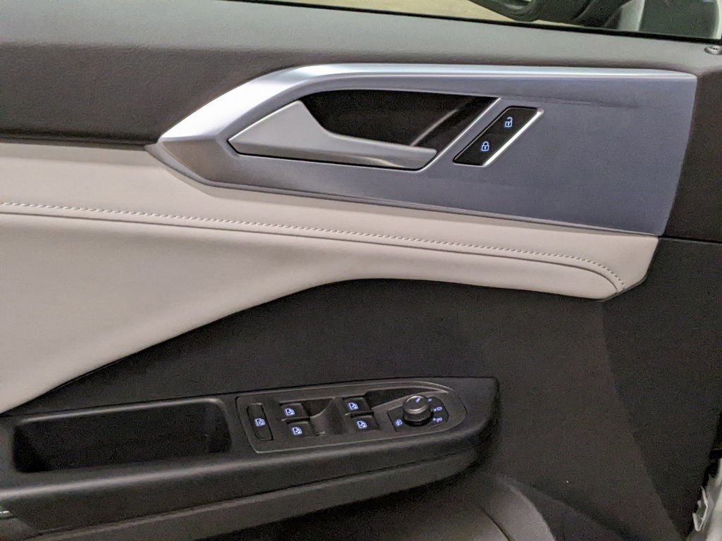 New 2025 Volkswagen Taos SE image 10