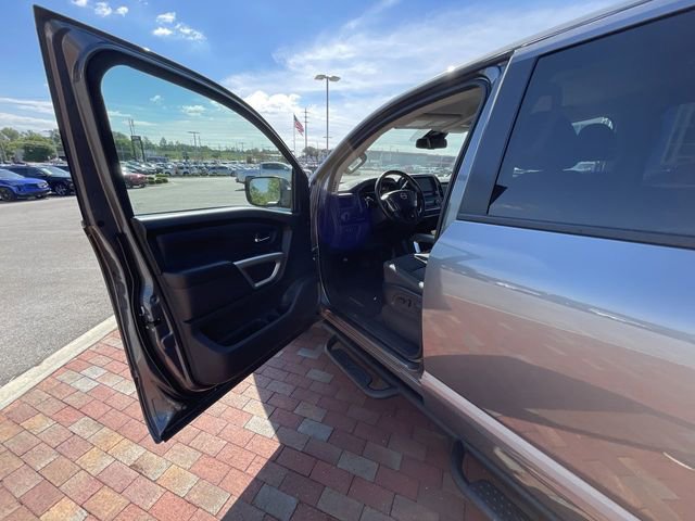 Used 2023 Nissan Titan SV w/ SV Convenience Package RWD image 24