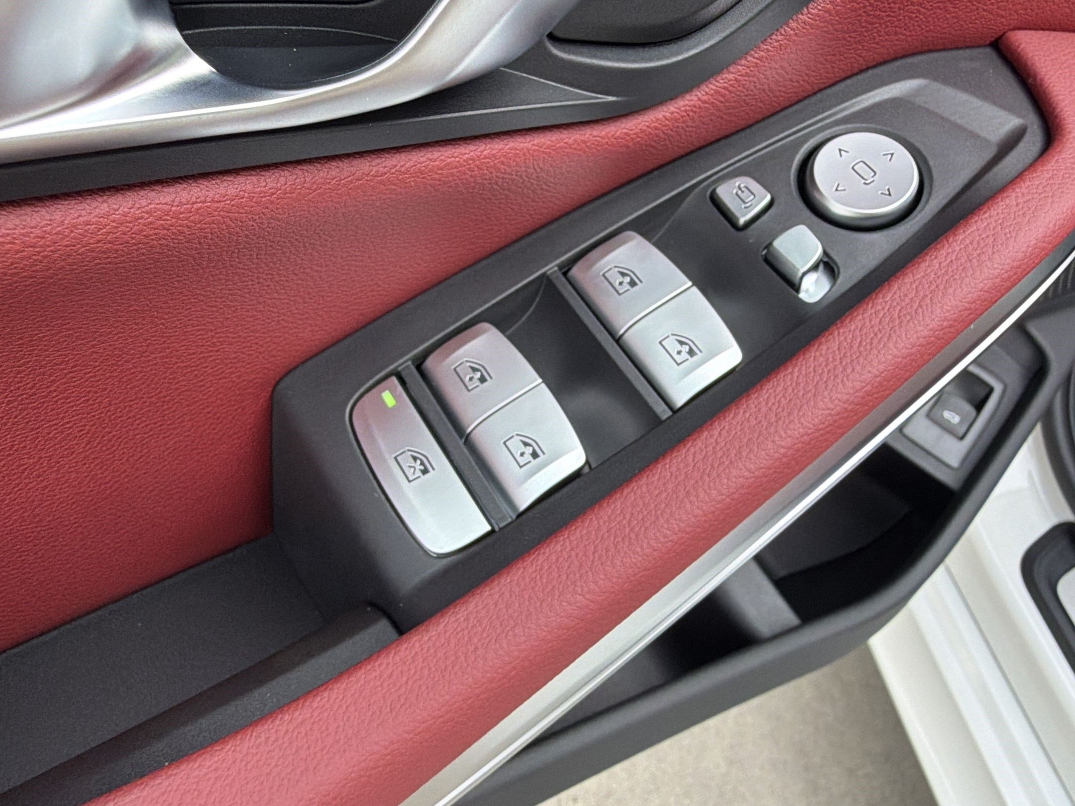Used 2026 BMW 330i Sedan w/ M Sport Package RWD image 26