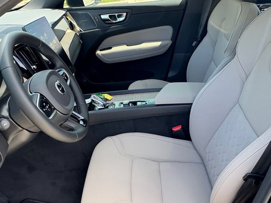 New 2026 Volvo XC60 B5 Plus w/ Protection Package Premier AWD/4WD image 18