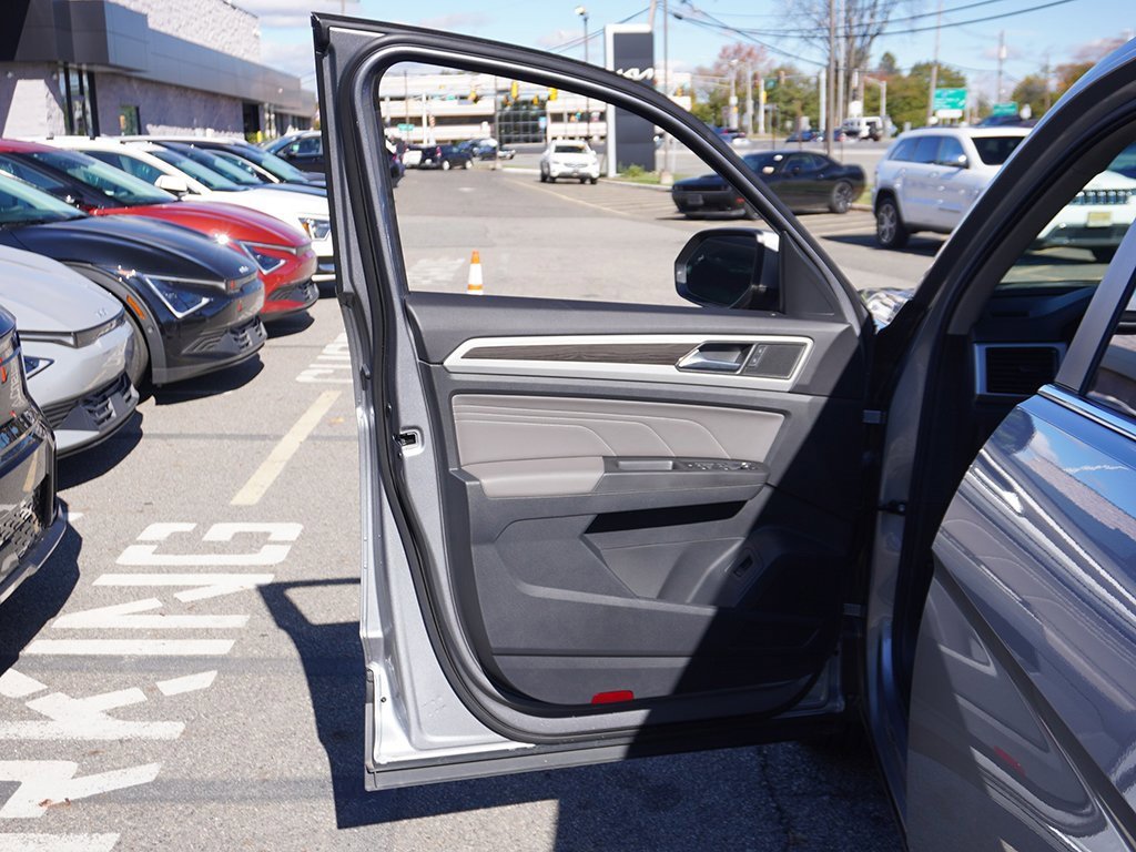 Used 2023 Volkswagen Atlas SE image 22