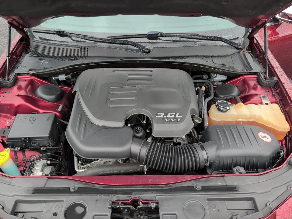 Used 2017 Chrysler 300 C RWD image 20