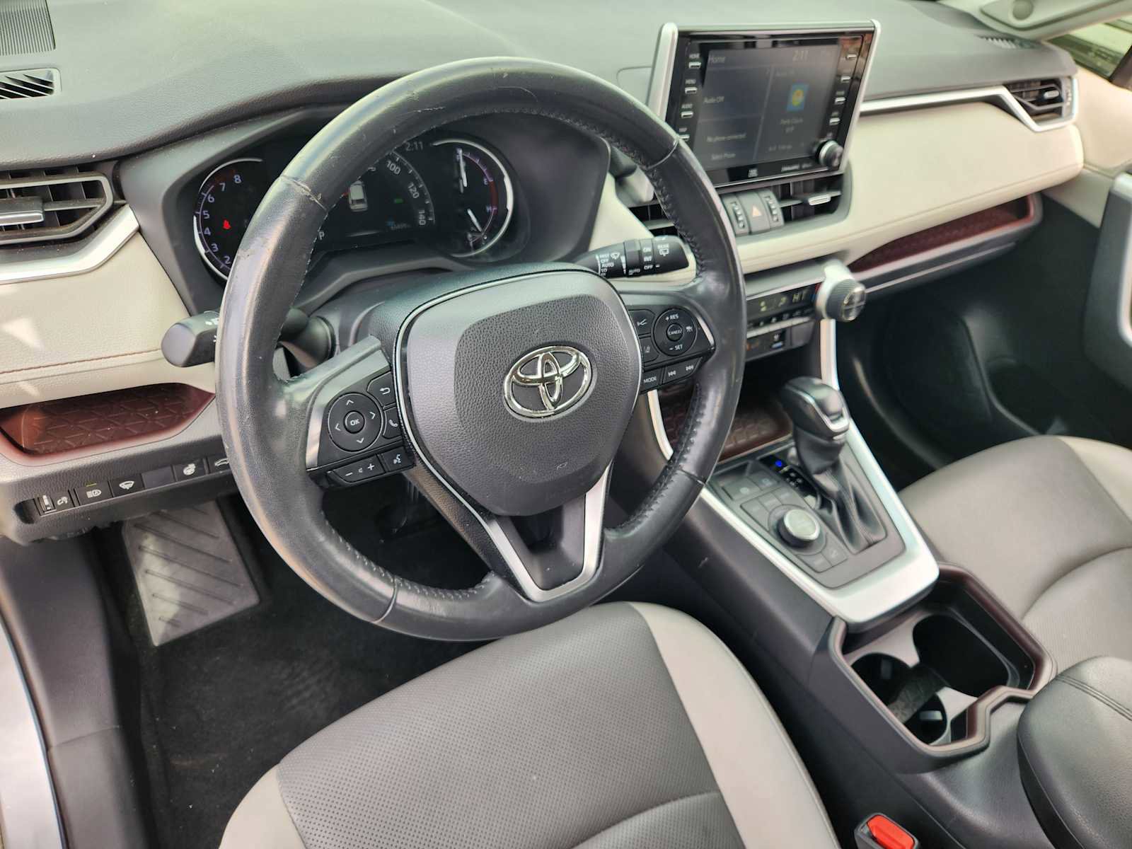 Used 2019 Toyota RAV4 Limited image 2