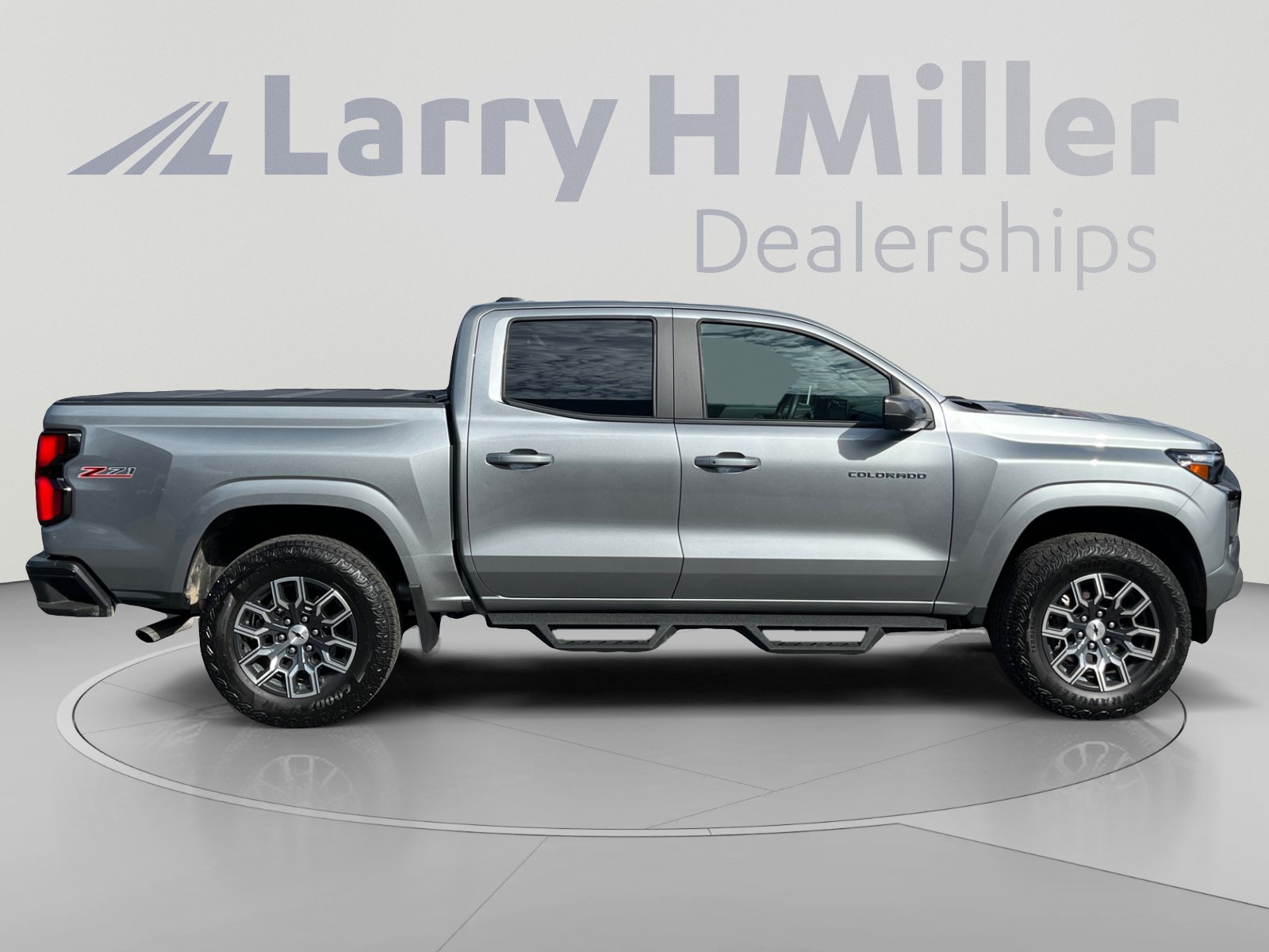 Used 2025 Chevrolet Colorado Z71 w/ Technology Package AWD/4WD image 6