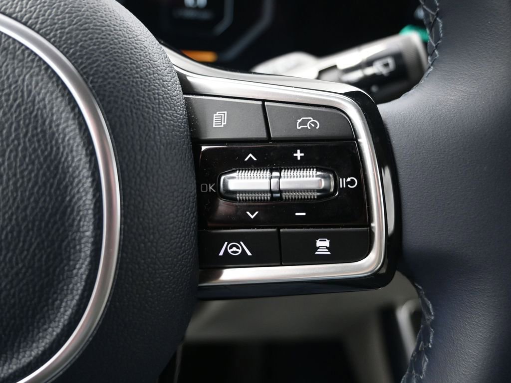 New 2025 Kia Carnival SX w/ SX Dark Edition Package image 26