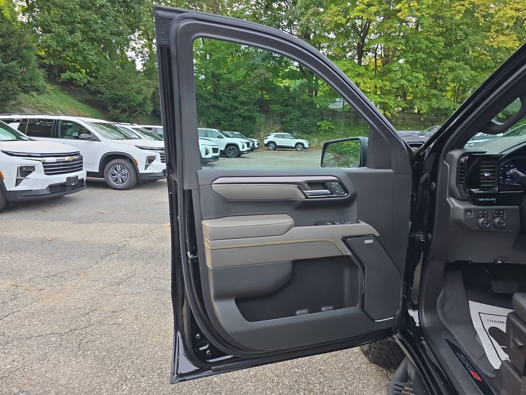 Used 2022 Chevrolet Silverado 1500 ZR2 w/ Technology Package image 20