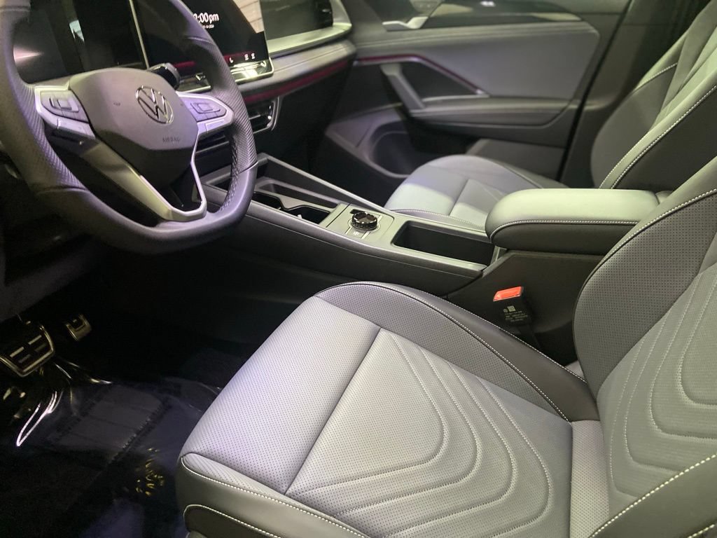 New 2026 Volkswagen Tiguan SE R-Line AWD/4WD image 4