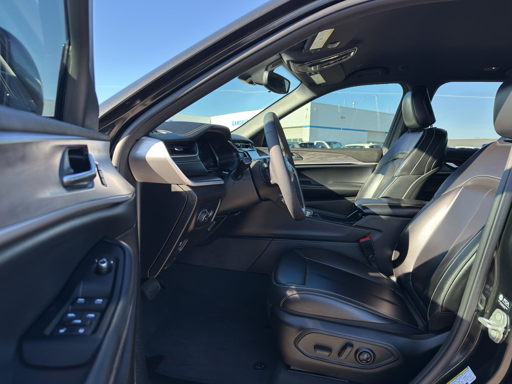 Used 2024 Jeep Grand Cherokee Limited w/ Black Appearance Package image 11