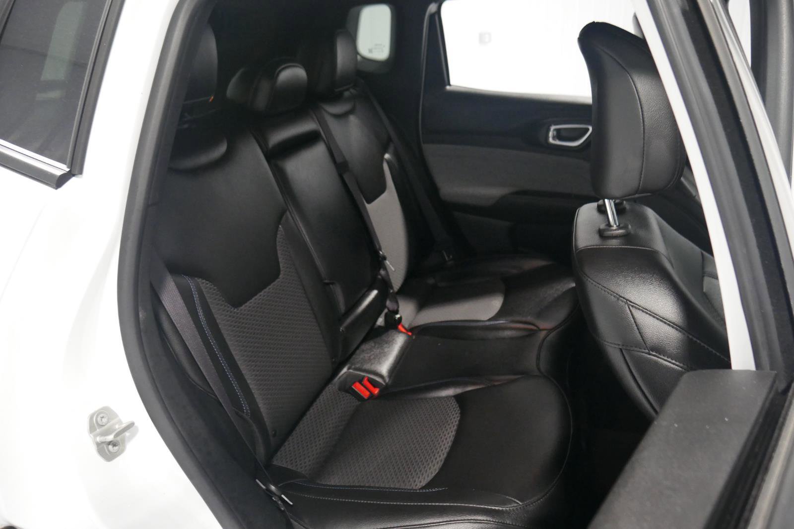 Used 2024 Jeep Compass Latitude image 16