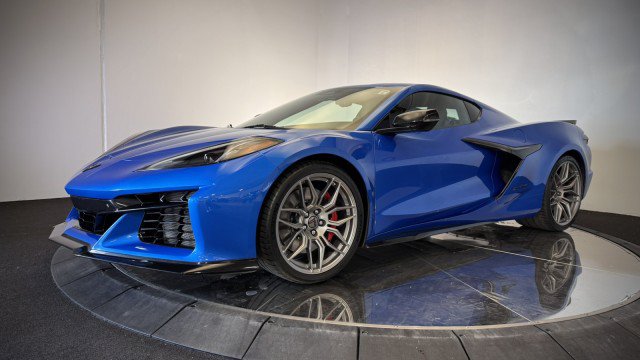 Used 2024 Chevrolet Corvette Z06 w/ Stealth Interior Trim Package RWD image 23