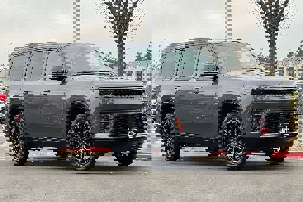 New 2026 Jeep Grand Wagoneer Summit w/ Premium Group III image 2