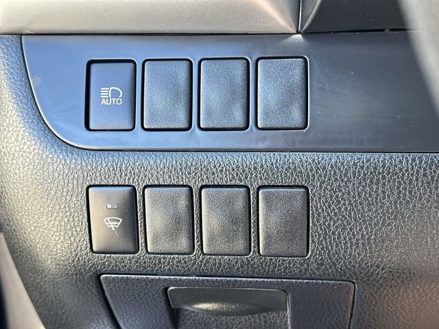 Used 2019 Toyota Highlander LE w/ Carpet Mat Package (TMS) image 16