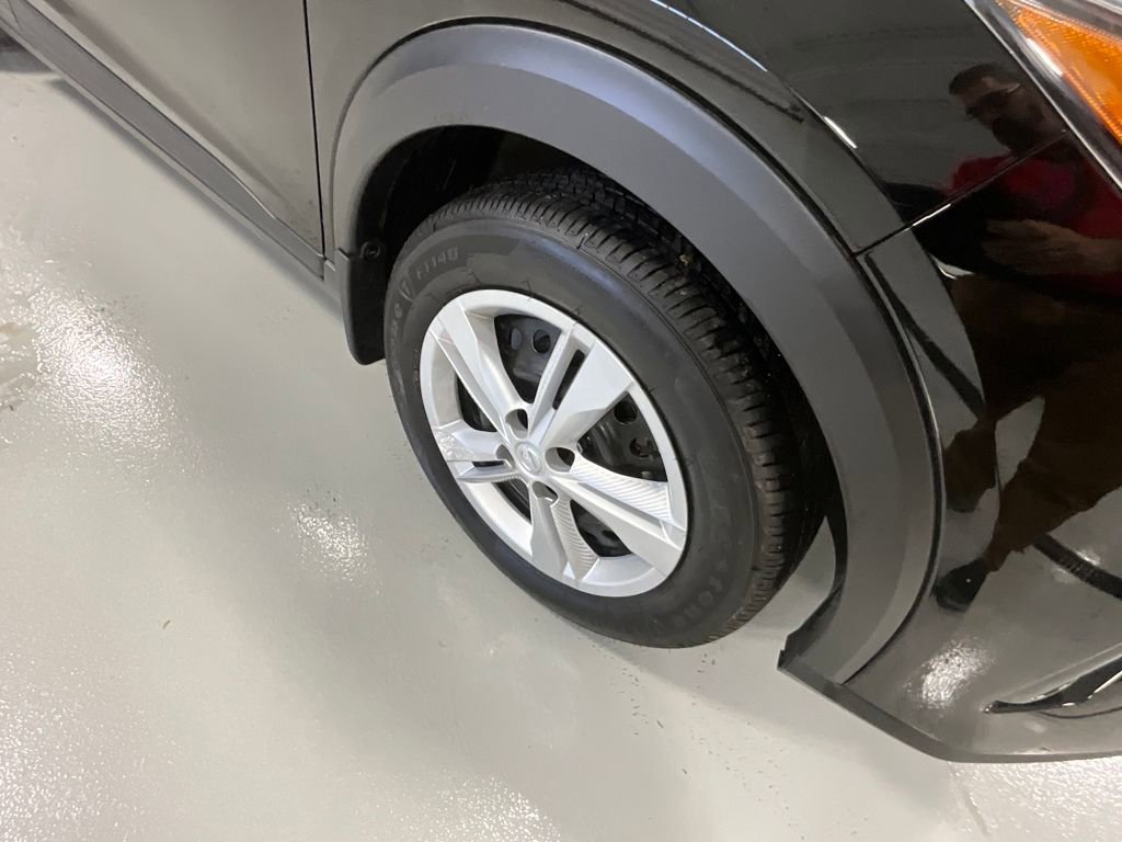 Certified 2025 Nissan Kicks Play S image 11