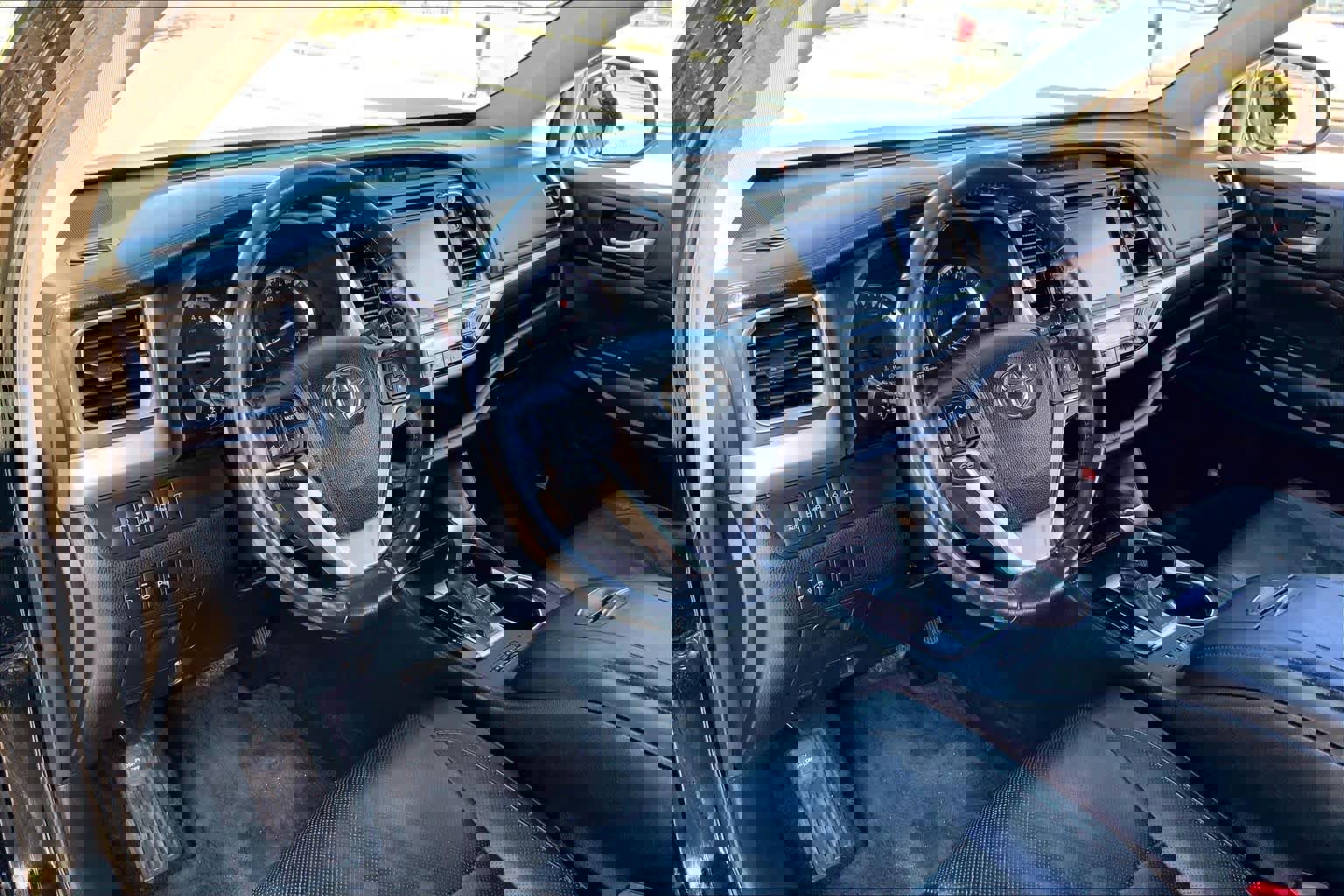 Used 2014 Toyota Highlander Limited Platinum image 16