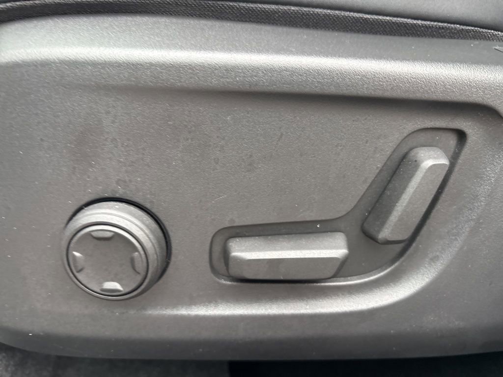 Certified 2023 Volvo XC40 B5 Plus w/ Driver Assist Package image 21