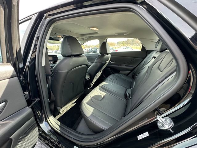 Used 2022 Hyundai Elantra Limited image 18