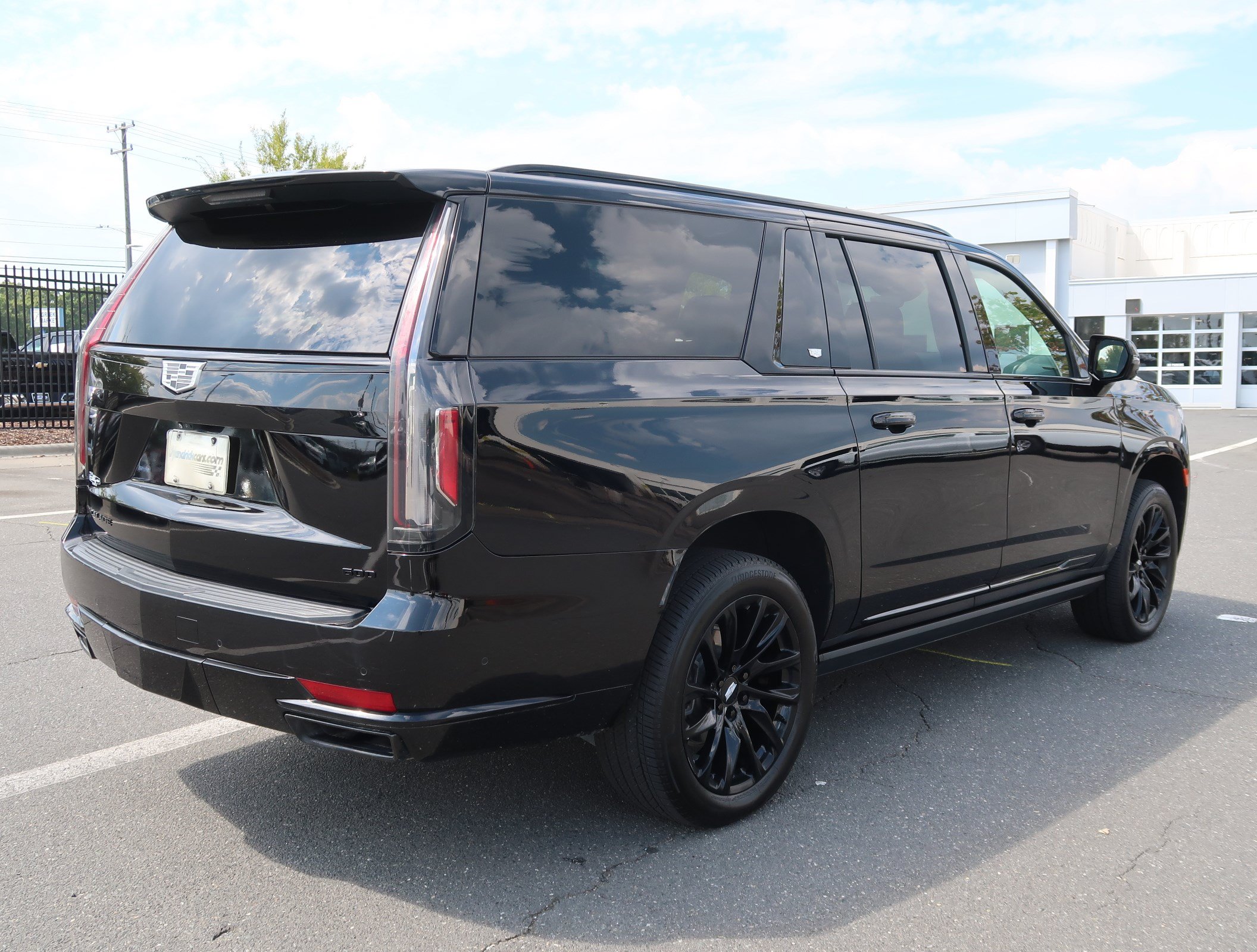 Used 2023 Cadillac Escalade ESV Sport w/ LPO, ONYX Package AWD/4WD image 10